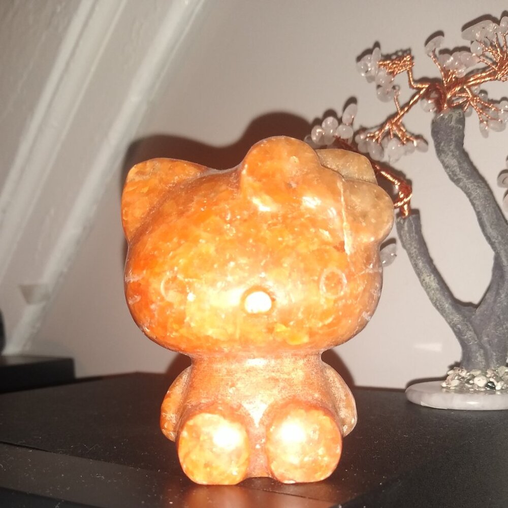 Hello Kitty Figurine carved from Orange Calcite - Picture 5 of 5